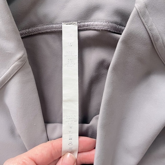 Lululemon Instill High-Rise Tight 25"
Violet Verbena - Picture 4 of 6